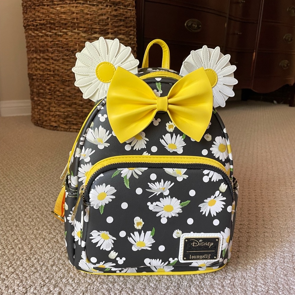 Brand New Minnie Backpack With Daisy Floral Pattern